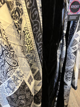 Lataa kuva Galleria-katseluun, Samettinen käännettävä kimono