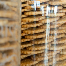 Lataa kuva Galleria-katseluun, ”Chat Blanc” valikoituja pikkuleipäkeksejä metallipurkki