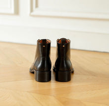 Lataa kuva Galleria-katseluun, maiharien rmtakaosa on naisellinen