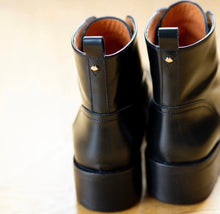 Lataa kuva Galleria-katseluun, elegantit nahkaiset maiharit